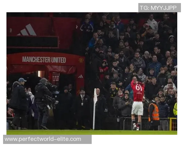 英超对决曼联与马竞平局红牌争议引发全场热议与数据分析